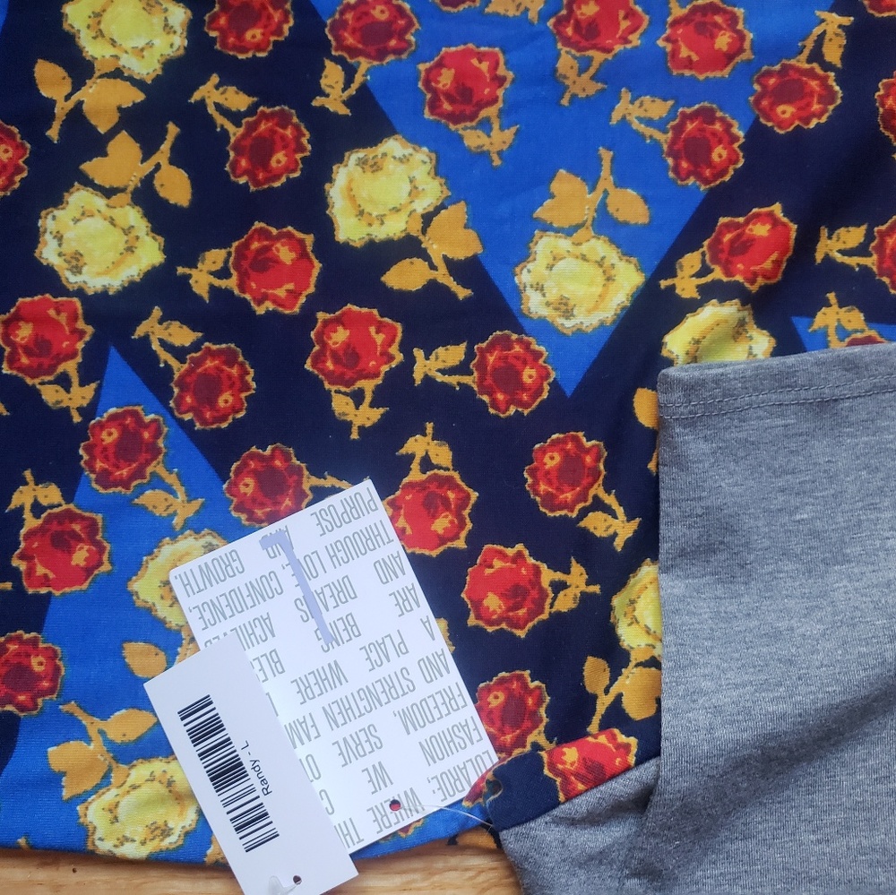 Large Randy shirt by Lularoe - Picture 2 of 3